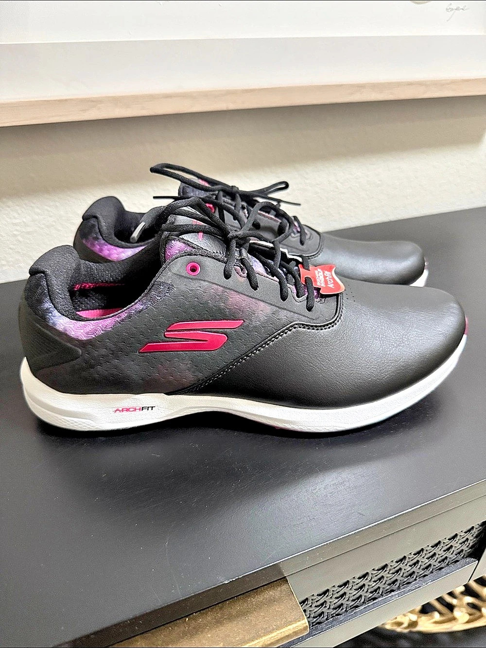 NWT Skechers Arch Fit Athletic Golf Shoes Black & Pink US 10